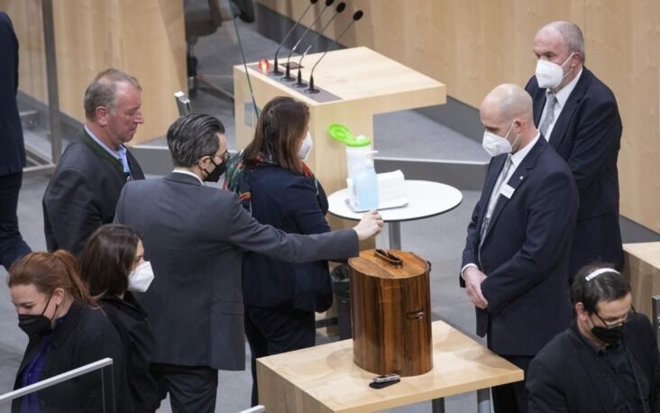 Austria parliament approves mandatory Covid vaccination