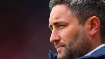 Sunderland boss Lee Johnson claims the Covid vaccine
