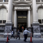 The International Monetary Fund has called for interest rates in Argentina to exceed annual inflation running at 51 percent as part of a pending programme to reschedule the government’s $40bn of outstanding debt with the IMF [File: Bloomberg]