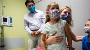 Top U.S. Doctors Refuse to Give Their Own Kids a COVID-19 Booster Shot Due to Risk of Heart Inflammation