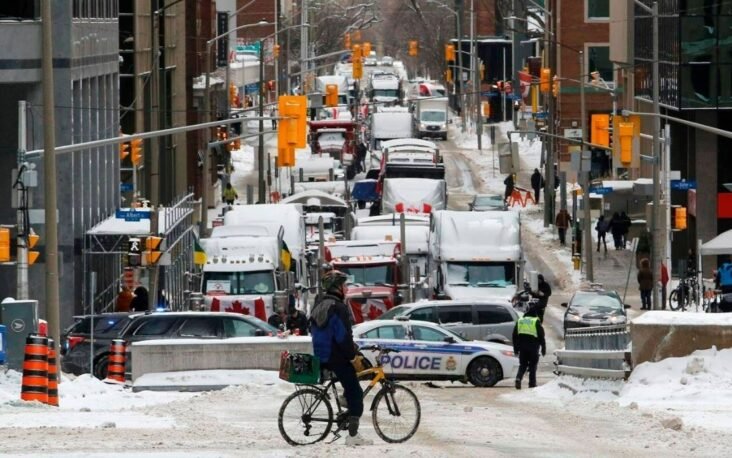 Tow-Truck Companies Are Still Refusing to Haul Away Large Trucks Gridlocking Ottawa