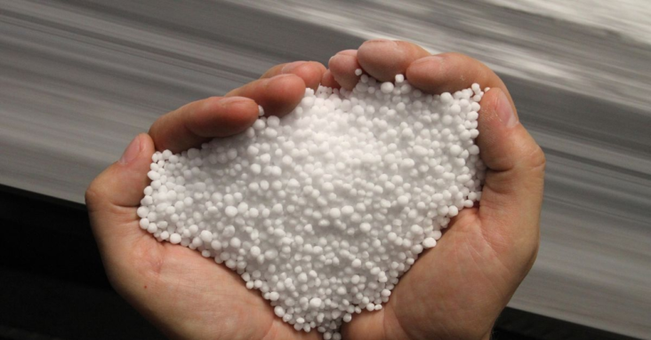 Azoty Shares Fall as Fertilizer Output Halts on Gas Prices