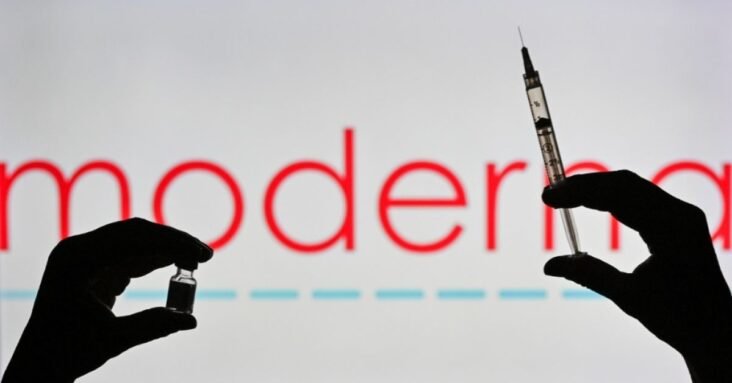 Moderna CEO Says COVID-19 Vaccines Are Like iPhones Because You'll Be Getting a New Version With New Apps Every Year