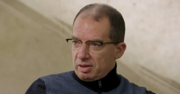 Moderna CEO Splits With CDC on COVID Booster Shots for Healthy People Younger Than 50