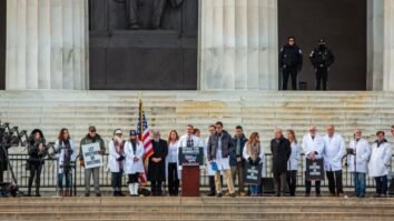 Growing Number of US Politicians Pledge to Disavow COVID-19 Vaccine and Big Pharma