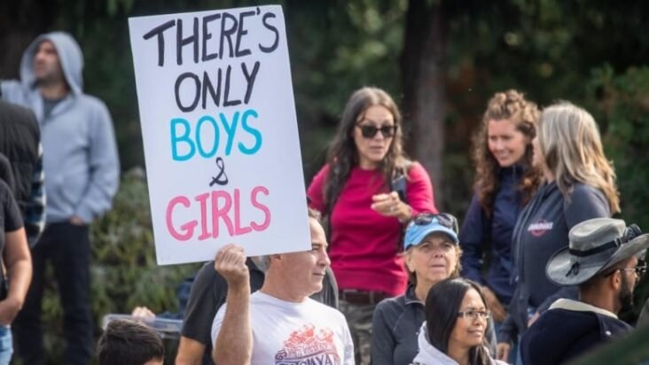 B.C. moves to ban protests, disruptions outside schools